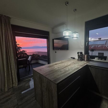 奈维斯Golden Sunset公寓 外观 照片